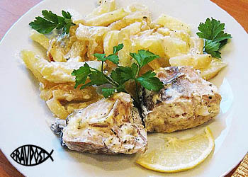 ryba-tushenaya-s-kartofelem-i-yablokami-pravoslavnyy-post