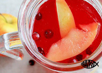 kompot-iz-brusniki-s-yablokami-pravoslavnyy-post